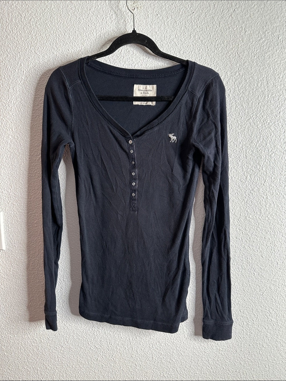 Abercrombie & Fitch Navy Long-Sleeve Henley Top size M